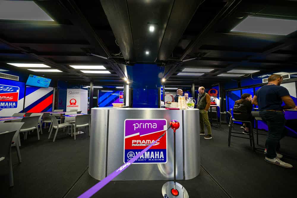 Bancone di accoglienza dell'hospitality Pramac Racing